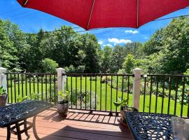 Mid-Century DJs Dream near Rhinebeck，位于Staatsburg的酒店