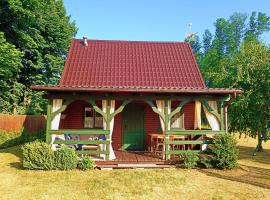 Uroczy drewniany domek w Charzykowach，位于哈日科维的乡村别墅