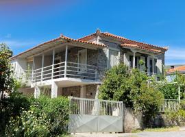 Filia Country House Family and Group Friendly Vacation Rental，位于Fília的酒店
