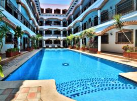 Hotel Colonial Playa del Carmen，位于普拉亚卡门的酒店