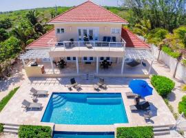 In Harmony by Grand Cayman Villas & Condos，位于Bodden Town的酒店