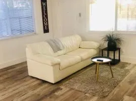 Casa Pompano. 2 miles to Beach. New
