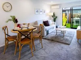 Vibrant Central Christchurch Pad 2 bed 1 bath with park