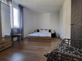 Q Аpartment，位于茨雷沃的酒店