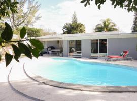 Miami Beach Villa with Sparkling Pool! Sleeps 10+!，位于北迈阿密海滩的酒店