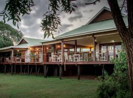 豪鲁维河旅舍，位于赫卢赫卢韦博纳曼兹私人野生动物保护区附近的酒店