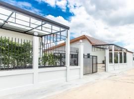 Tonsoi Hathairat，位于Lam Luk Ka的带热水浴缸的酒店