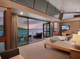 Yacht Club 33 Serenity House Ocean Views 2 Buggies