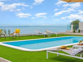 NEW 2-bedroom Villa La Vita with private heated 33sqm pool，位于耶塞尼采的酒店
