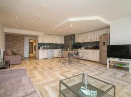 Lavish 2 bed sleeps 5 near Lanark