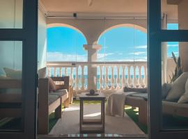 Kailua Dream，位于阿尔梅利马的带泳池的酒店