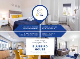 KVM Bluebird House for large groups by KVM Stays，位于彼得伯勒的公寓