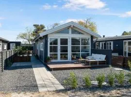 Nice Summer House Near The Water's Edge