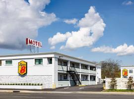 Super 8 by Wyndham Lindenhurst，位于Lindenhurst的酒店