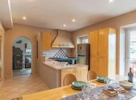 Casa ai Tre Colli, Tres