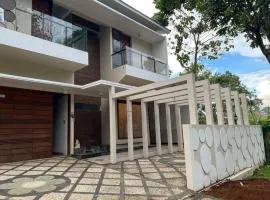 Cozy villa with swimming Pool in Sentul