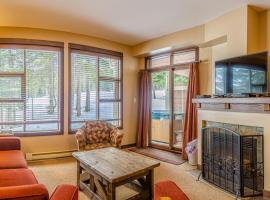 Stones Throw #11 By Bear Country，位于太阳峰的酒店