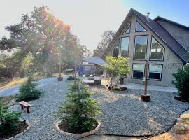 Modern House on 5 acr in Sequoia National Forest，位于Panorama Heights的酒店