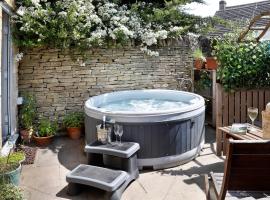 Castle Hideaway in the Cotswolds，位于奇平卡姆登的酒店