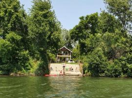 green house at silver lake，位于Ostrovo的乡村别墅