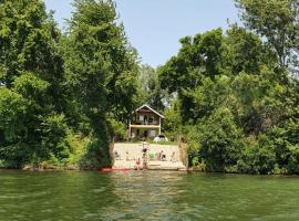 green house at silver lake，位于Ostrovo的度假屋