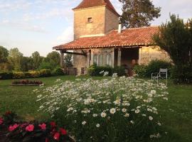 Château de Favols, gite sur Lot (Lot et Garonne)，位于Bias的酒店
