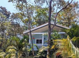 West Bay Roatan - Sunny & Modern Oasis- 2 Bedrooms - 3 min walk to beach，位于罗阿坦的海滩短租房