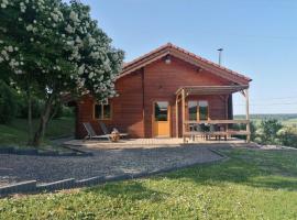 Chalet cosy avec jardin, parking et recharge VE aux portes des Vosges - FR-1-584-16，位于Barbas的酒店