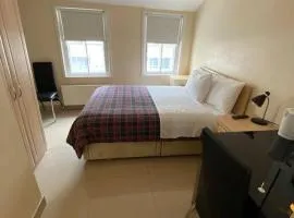 Studio to let in Covent Garden with kitchen