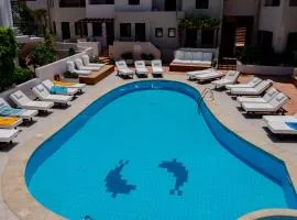 Elmi Beach Hotel & Suites