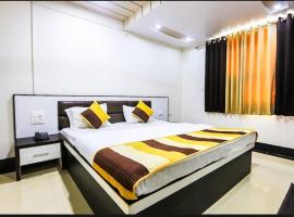 Venus Hotel 5 Minute Walking Distance from Dargah，位于阿杰梅尔的酒店