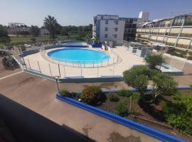 Studio meublé 4 à 6 couchages residence le Lagon Bleu Le Grau du Roi，位于勒格罗-迪鲁瓦的酒店