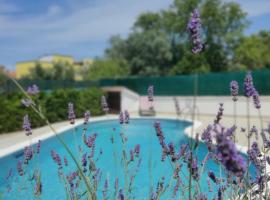 Dream vacation，位于梅杜林的带泳池的酒店