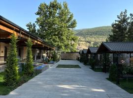 LE CHALET MONT And RESTAURANT，位于Chorwoq的酒店
