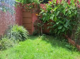 Chal&eacute; confort&aacute;vel em Alter do Ch&atilde;o，位于阿尔特杜尚的木屋