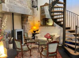 LE COTTAGE Gîte de charme au pied du Château，位于孔堡的酒店