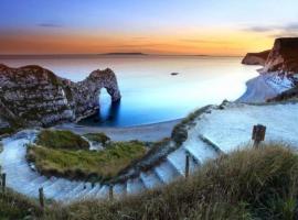 2-6 guests Holiday Home in Durdle Door，位于威尔汉姆的海滩短租房