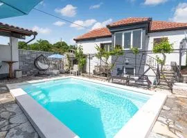 Awesome Home In Danilo