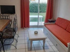 Belle Maisonette dans Residence 3* avec piscine partagée，位于圣萨特尼莱斯艾的酒店