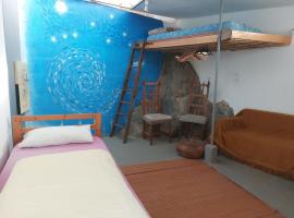 Twin room in the greenhouse close to mountains and surf paradise，位于蒂约那的露营地