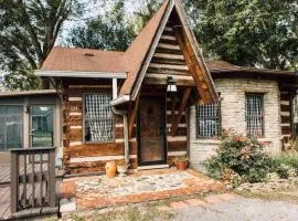 Downtown-Urban Cabin Unique Stay