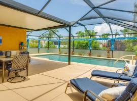 Pet-Friendly Cape Coral Vacation Rental with Lanai!，位于珊瑚角的别墅