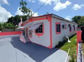 Lovely 2 Bedroom House in St Thomas Jamaica，位于Belfast的酒店