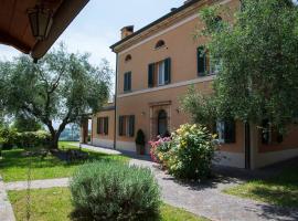 Villa Fiore nel Borgo d'Arte Novilara by Yohome，位于Novilara的度假屋