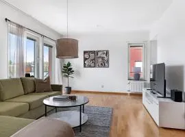 Guestly Homes - 3BR Modern Apartment