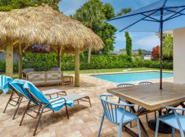 Private Pool and Bar Palm Beach Gardens Getaway，位于棕榈滩花园的酒店