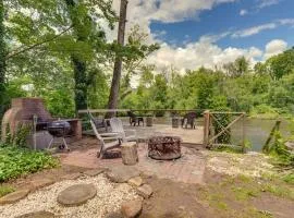 Family-Friendly Riverhouse: Fishing & Hot Tub