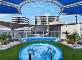 Mooloolaba Beach Club Paradise 2 Bedroom Apartment，位于穆卢拉巴的酒店