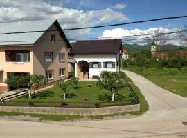 Quiet country side cottage near nature park Velebit