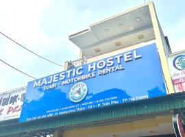 Majestic Hostel - Tour & Motorbike Rental，位于河江的胶囊旅馆